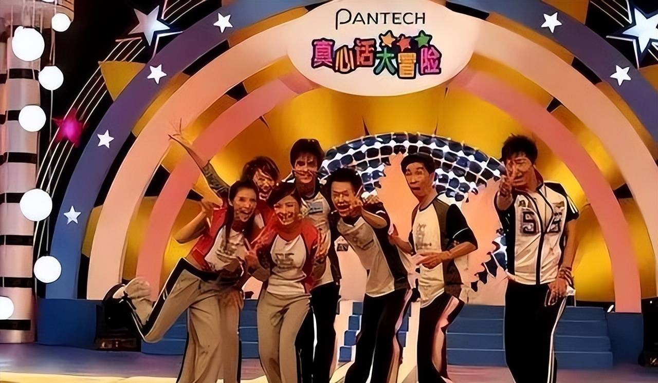 在学校她没闲着,2002年大三时去深圳参加主持人大赛,2003年从几千人里