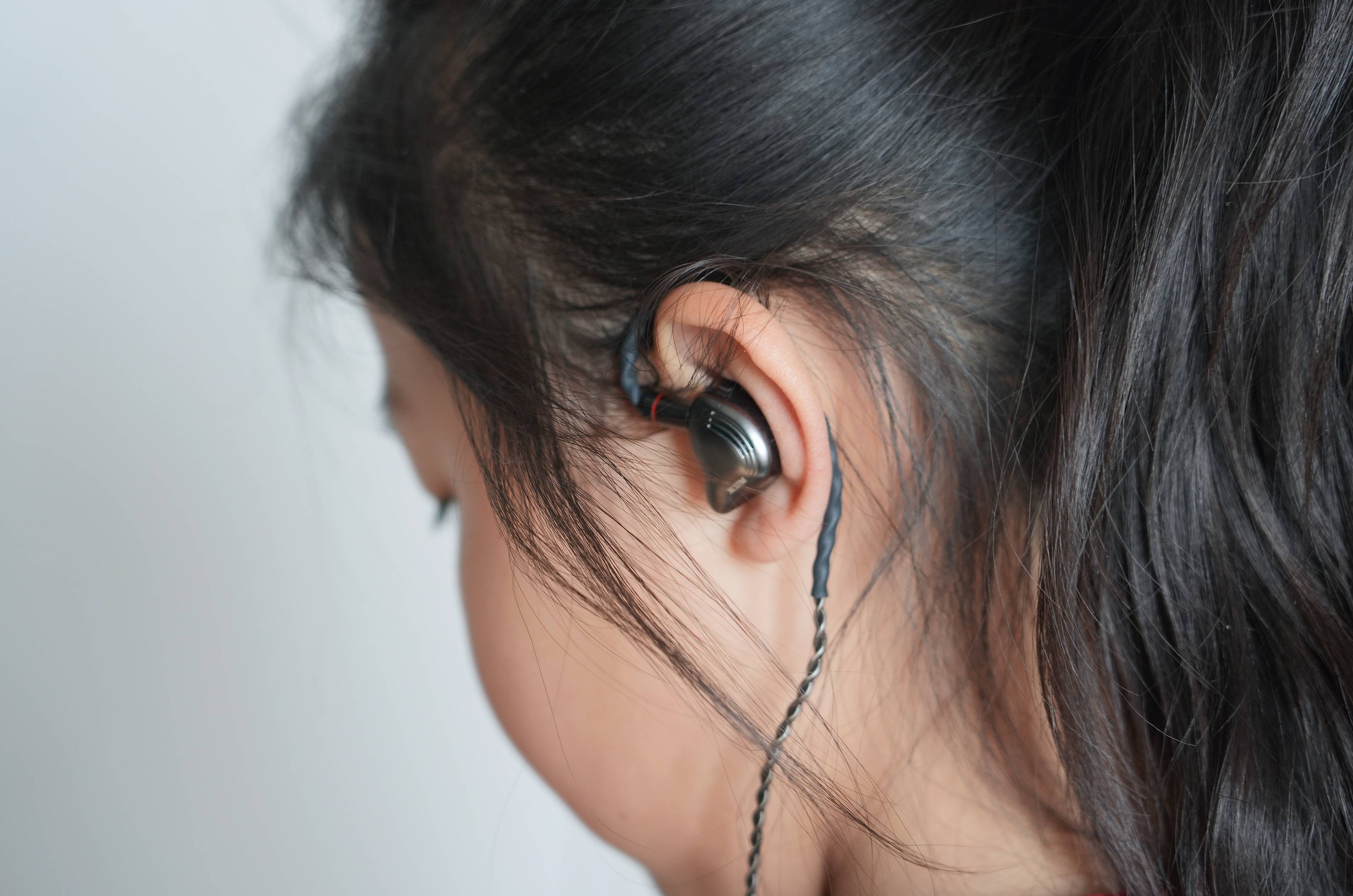 拒绝跟风无线！西圣HiFi1有线耳机：百元档竟藏着越级音质