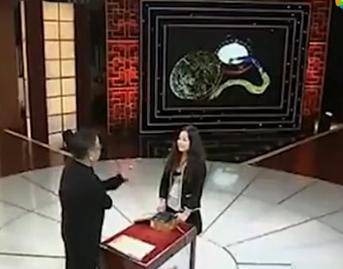 大妈带来大几百万藏品鉴宝，如今专家估价，持宝人情绪失控