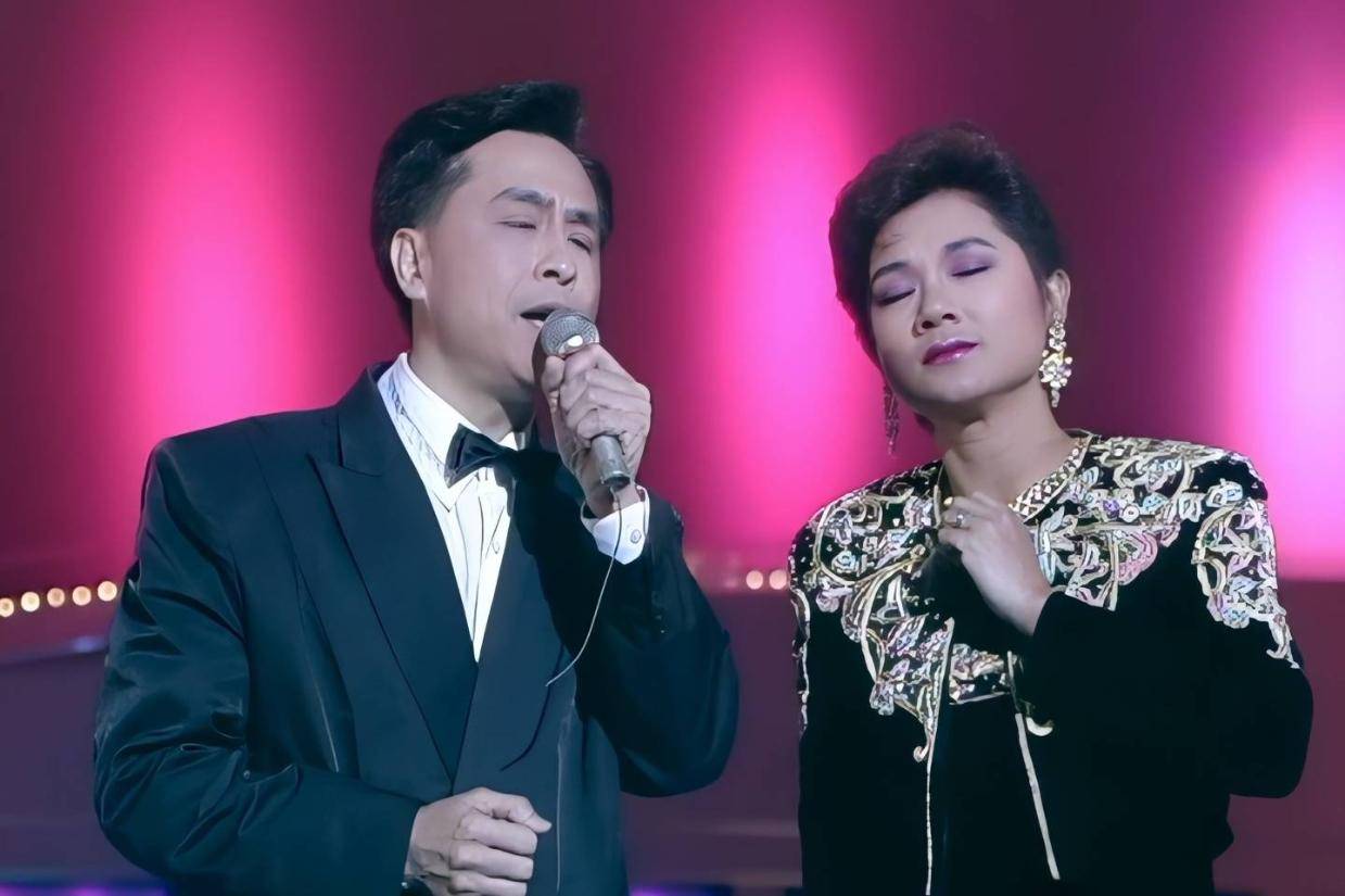叶振棠叶丽仪共同演绎人在江湖插曲，叶小姐有一点深情！