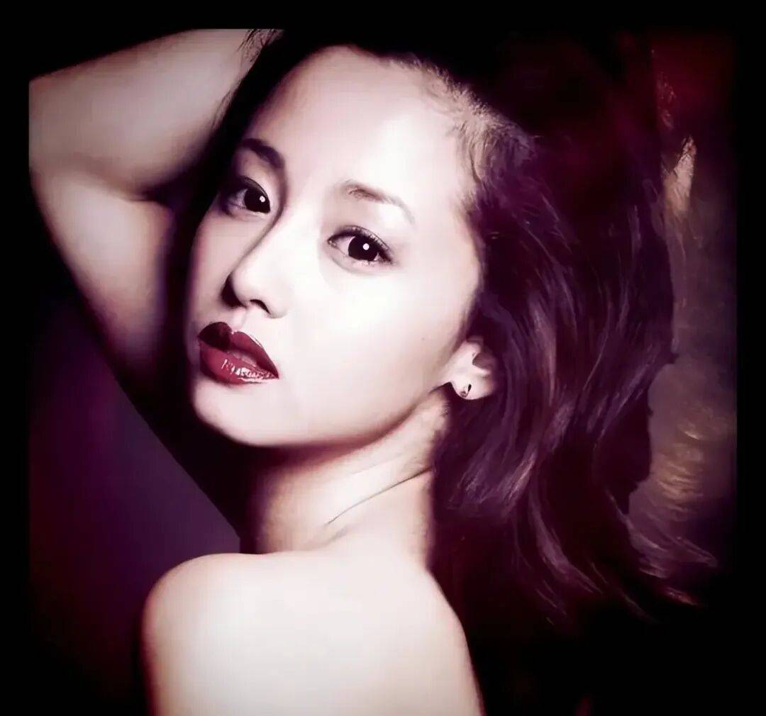 泽尻英龙华将与小14岁男友结婚！混血美女曾为艺术献身