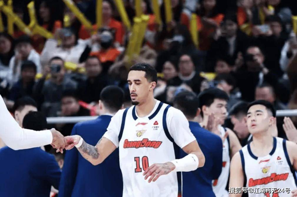广东队轰然倒下，CBA爆大冷！杜锋摇头苦笑，一战暴露2大致命问题