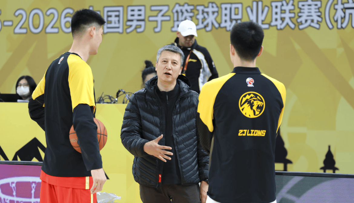 郭昊文庞峥麟迎机会！曝中国男篮集训人数比肩国足 郭士强这把拼了