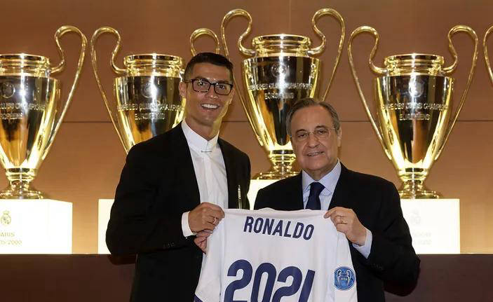 一意孤行的C罗：八年复刻离队剧本，质疑皇马炮轰曼联，五年无冠尴尬持续