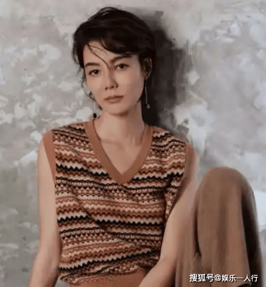 43岁车晓离婚后好割裂啊！在北京别墅庆生，却用剩菜剩饭招待闺蜜