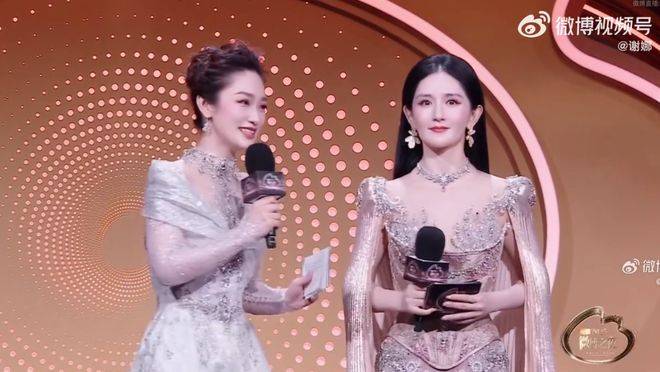 原创            谢娜：时隔49天，再次和CCTV-6频道一姐蓝羽一起同台主持大型晚会