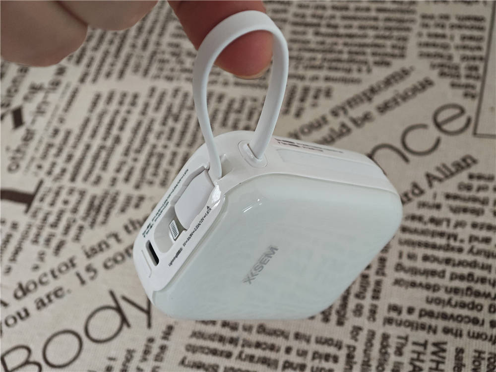 西圣PB-S半固态充电宝：自带双线，支持快充，安全耐用