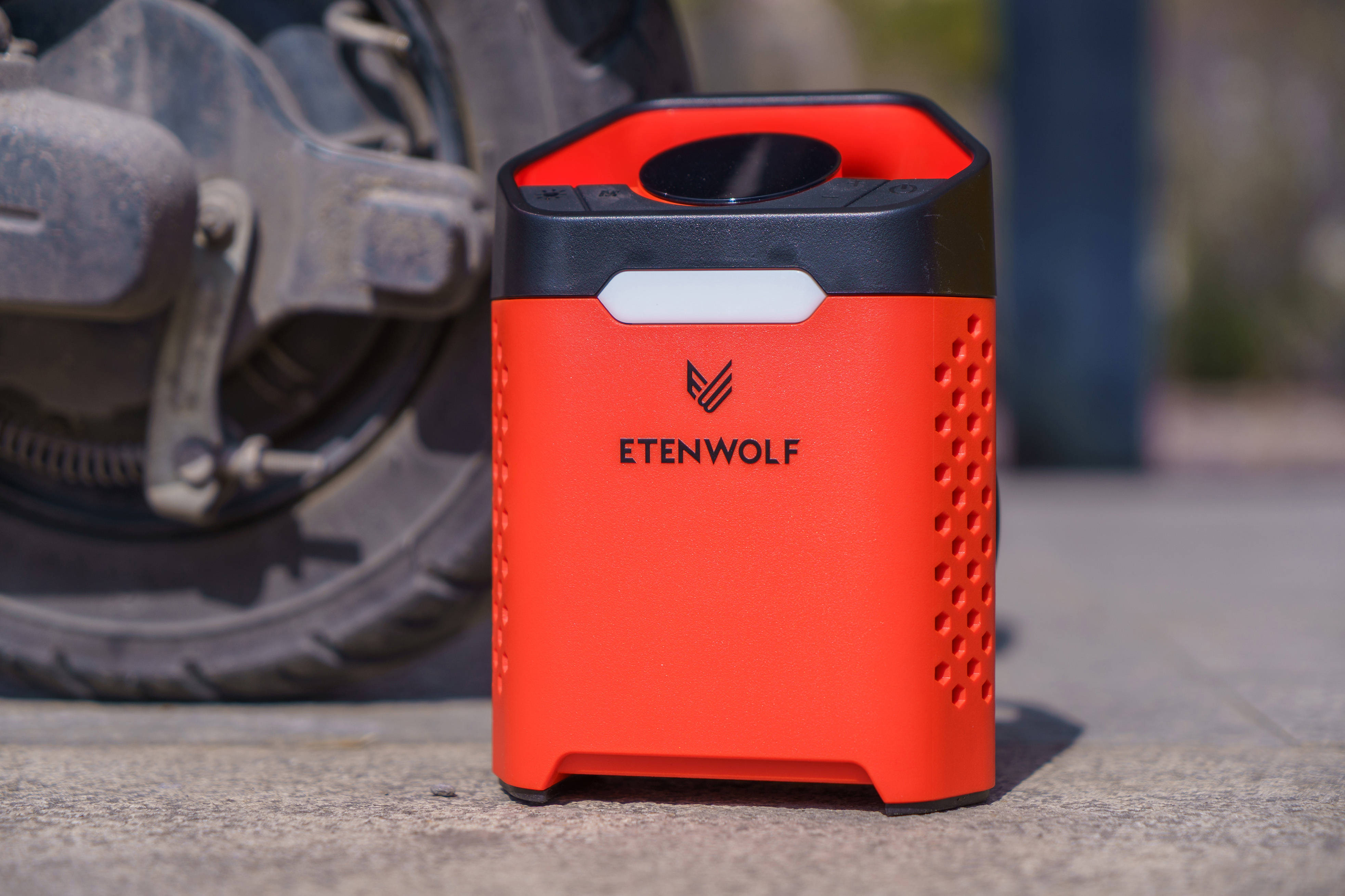 有线的性能、无线的便携！这款“既要又要”的毅狼V3旋风车载充气泵了解一下