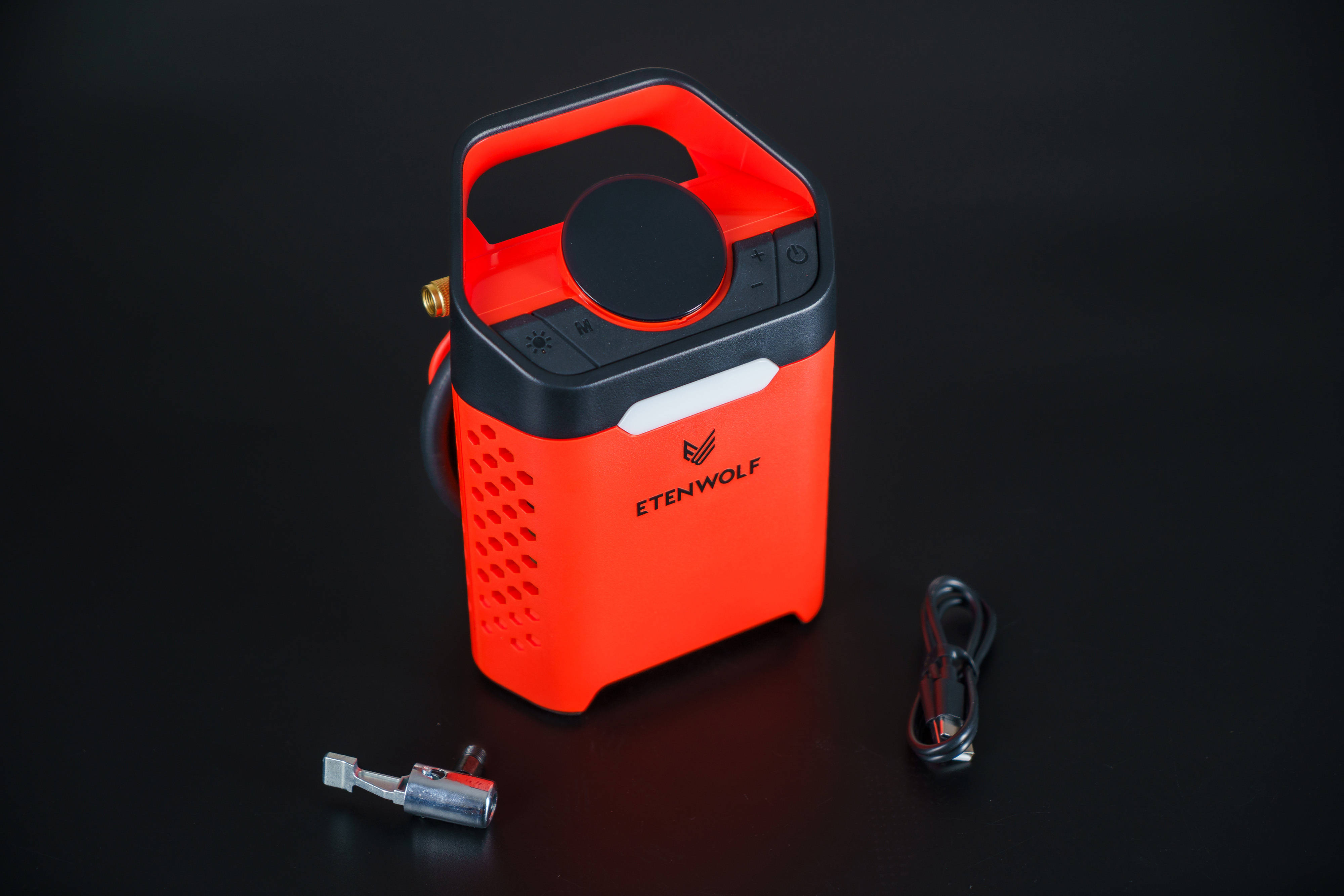 有线的性能、无线的便携！这款“既要又要”的毅狼V3旋风车载充气泵了解一下