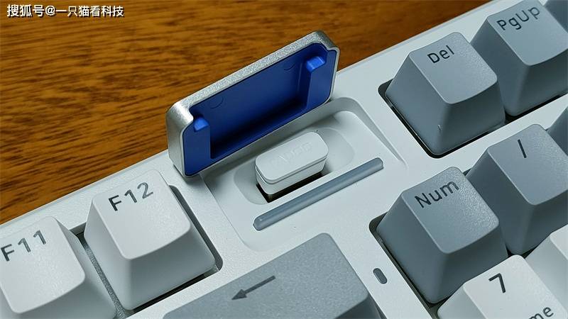 电竞双雄:雷柏VT9 MAX轻量化鼠标与V700DIY-98客制化键盘