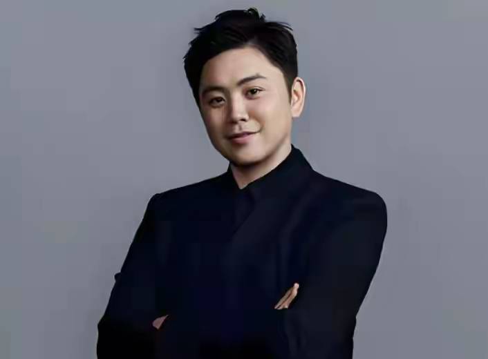 拳打马斯克，脚踢黄仁勋？追觅科技的俞浩凭什么敢狂到无边