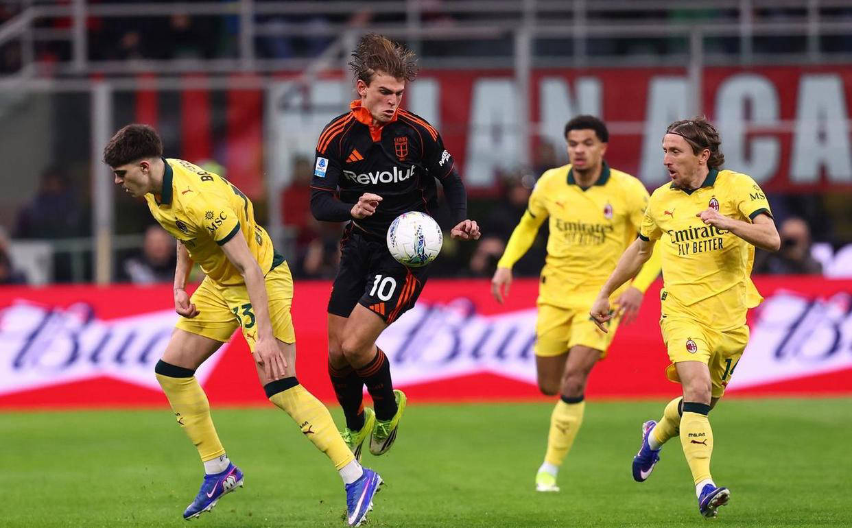 意甲最新积分榜揭晓:AC米兰1-1被科莫阻击,争冠形势骤变