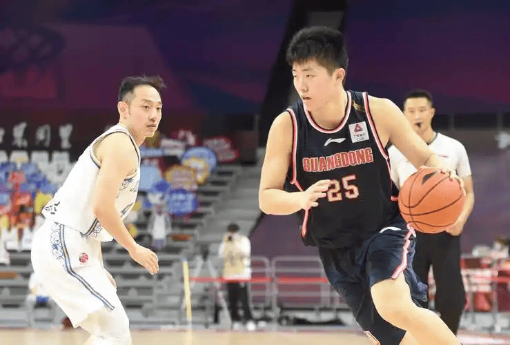 3换1，张皓嘉筹码，广东交易或开启，新援29岁，前锋，朱芳雨点名