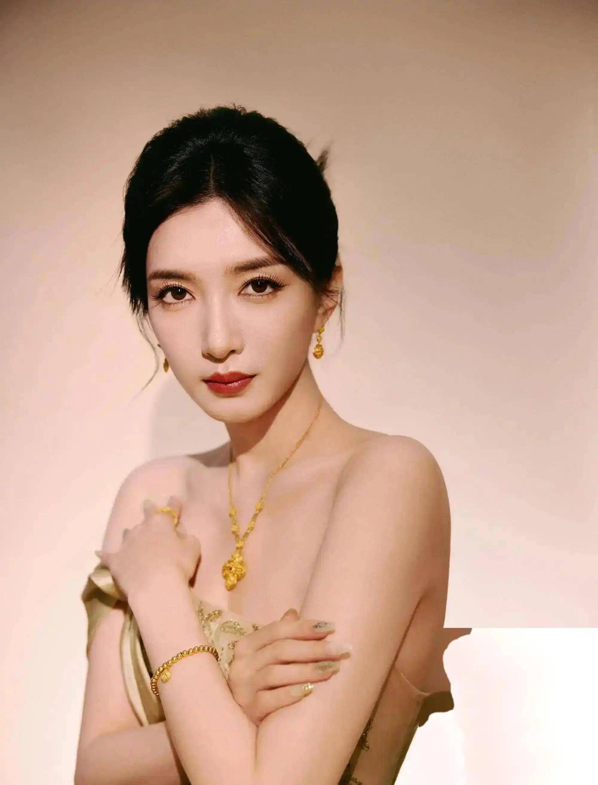 胡歌唯一承认的女友,40岁未婚未育,漂亮却无人敢娶