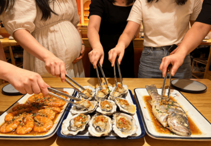 孕妇过年期间要牢记＂三不吃两少吃一多吃＂,对妈妈胎儿都好