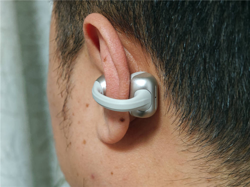 哈趣Ace1耳夹式耳机：将杜比级音质与智能交互结合，提升用户体验