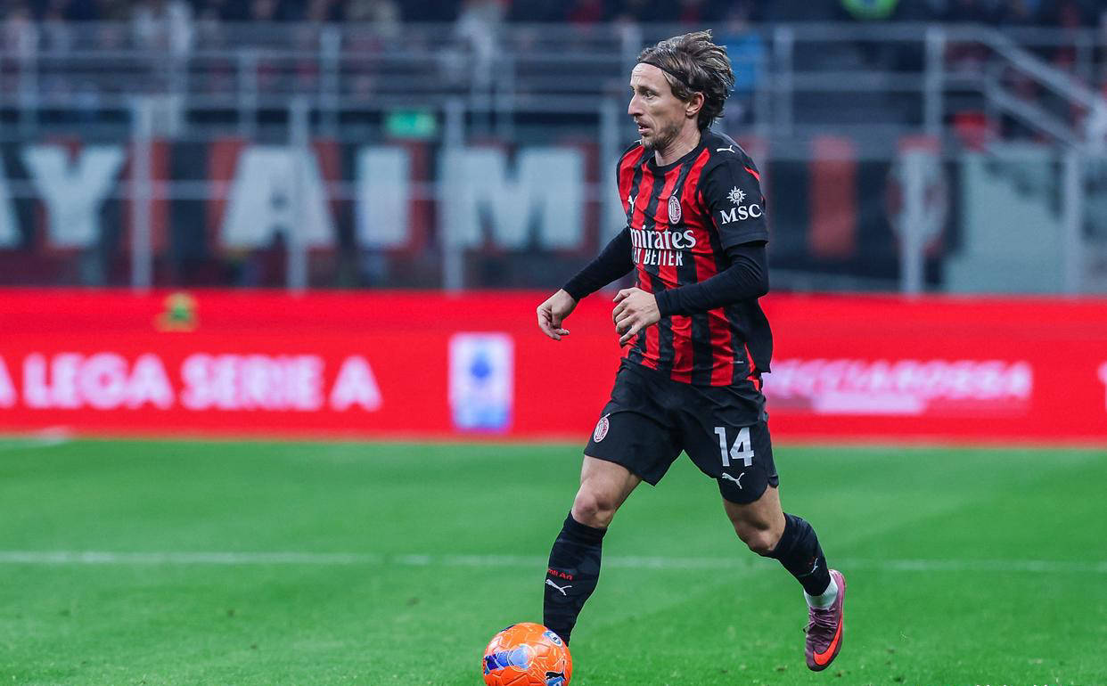 米兰陷入困境！主力核心莫德里奇面临三大选择，或将告别五大联赛