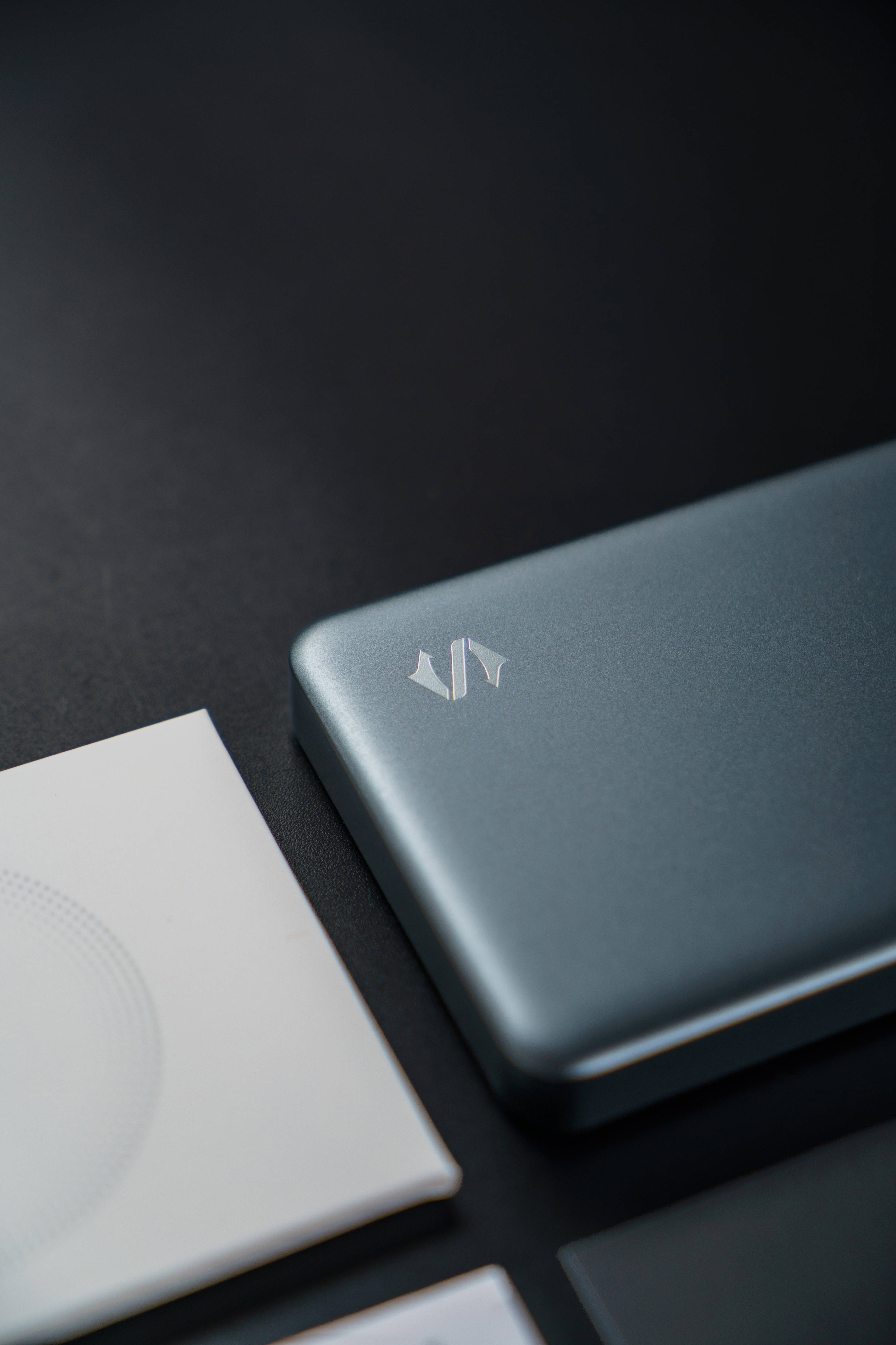 真15W无线快充的黑鲨刀锋3自带线磁吸充电宝体验分享