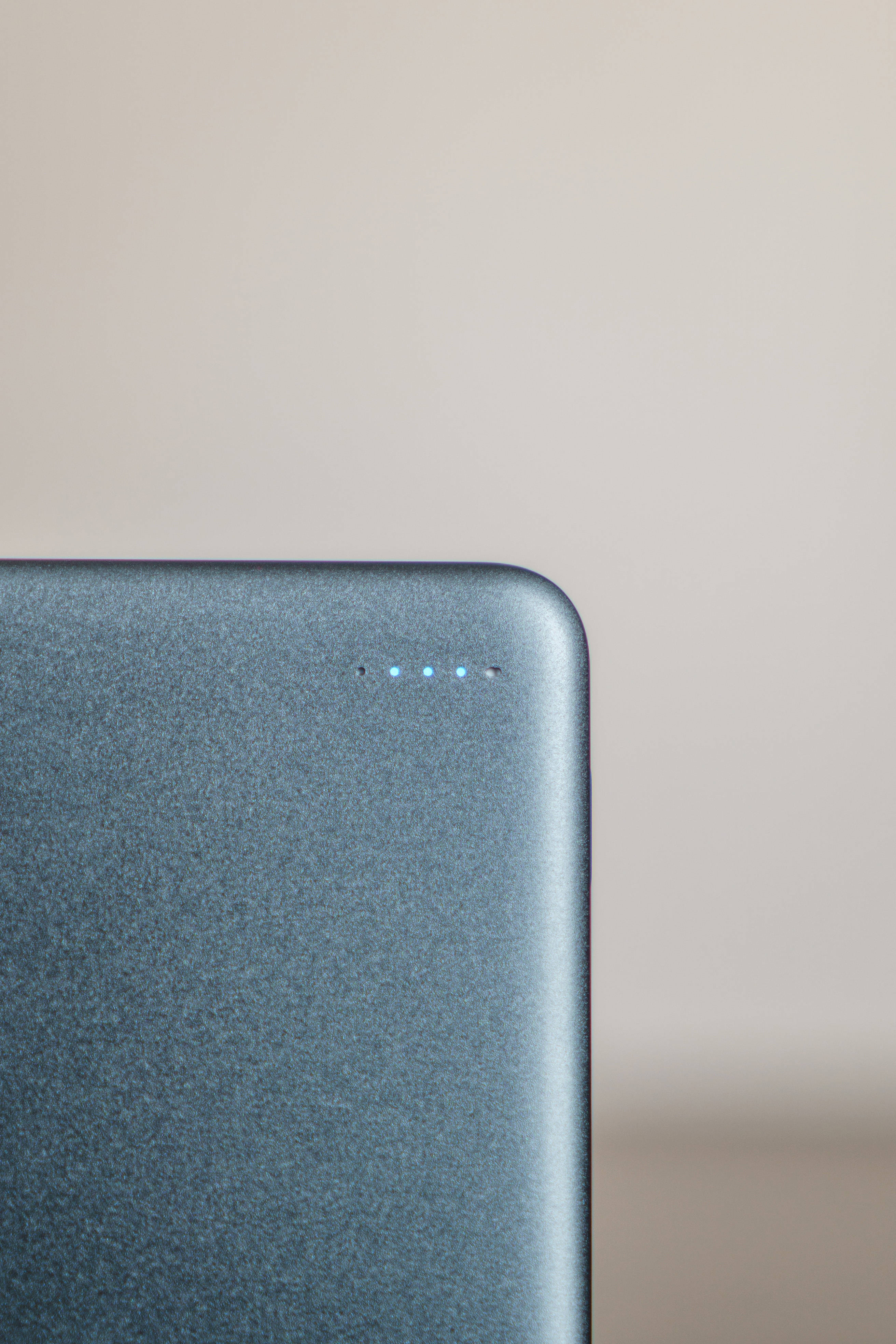 真15W无线快充的黑鲨刀锋3自带线磁吸充电宝体验分享