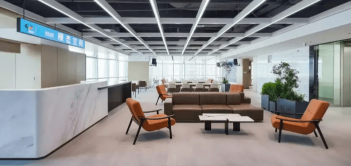 “超越雷军”不再是口号：武汉00后“一人公司”集群式崛起，AI 成了他们的“数字雇员”