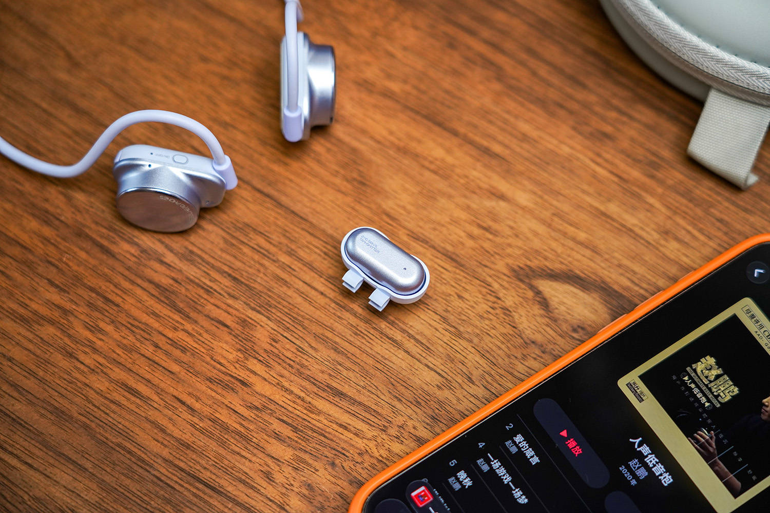 弱水时砂SpeakFeel:底大一级压死人,把音响挂在耳朵上