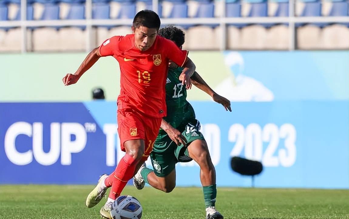 董方卓之后！第二位手持曼联战袍的中国男足大牌国脚官宣，已在本轮联赛亮相