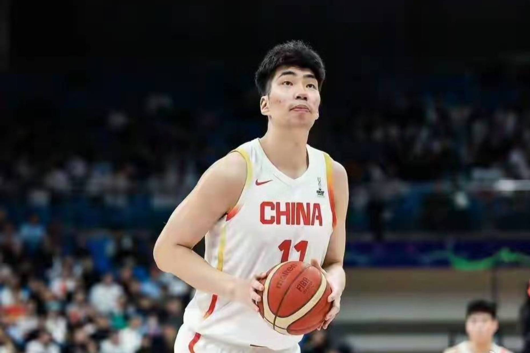 成绩不会说谎！余嘉豪比周琦更适配中国男篮体系，团队篮球最优解_内线_打法_亚洲杯