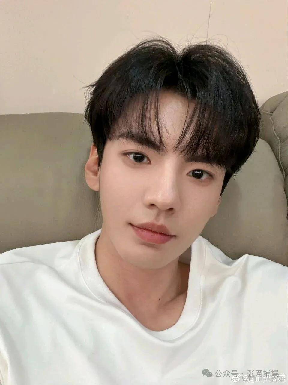 原创 刚靠春晚圈粉，转眼就被粉丝逼到自我否定！毕雯珺到底经历了什么？封面图