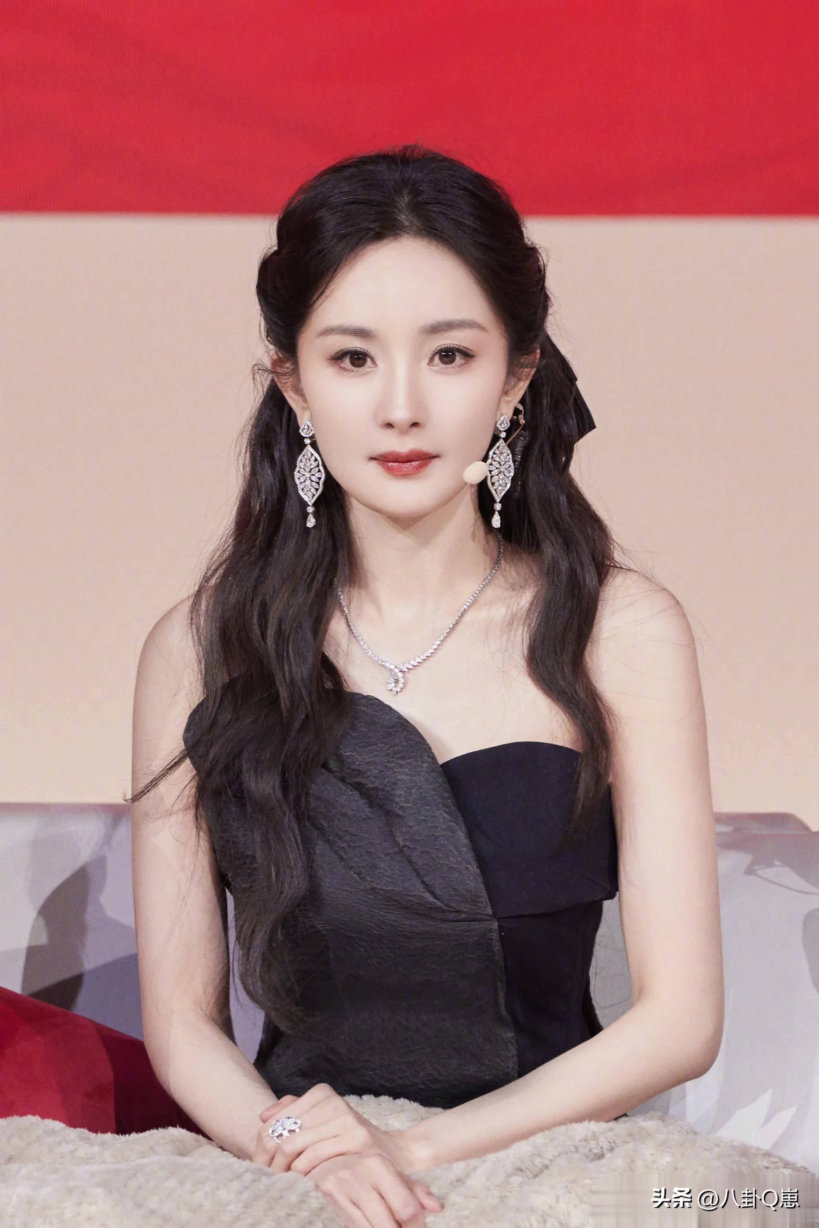 女演员长相有多重要?把43岁唐嫣与40岁杨幂对比差距一目了然