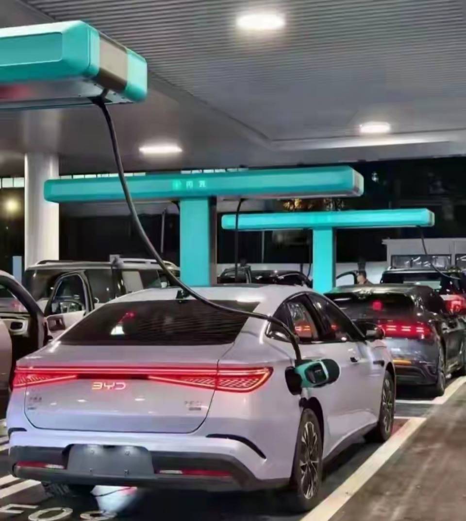 比亚迪最有底气说 “ 闪充不影响电池寿命 ”