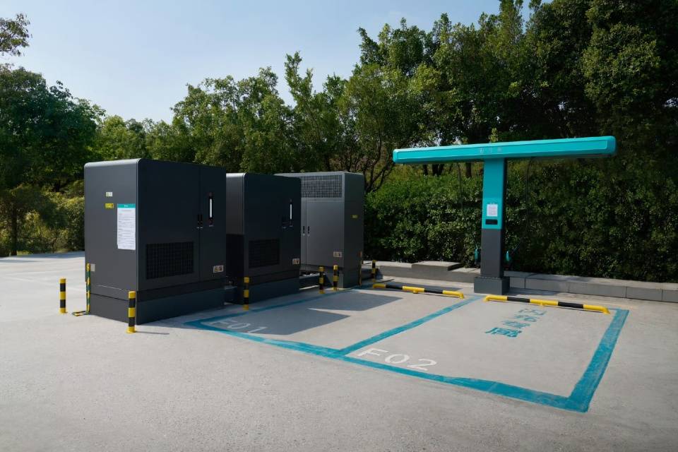 闪充伤电池、伤电网？比亚迪这次把两个难题都解开了！