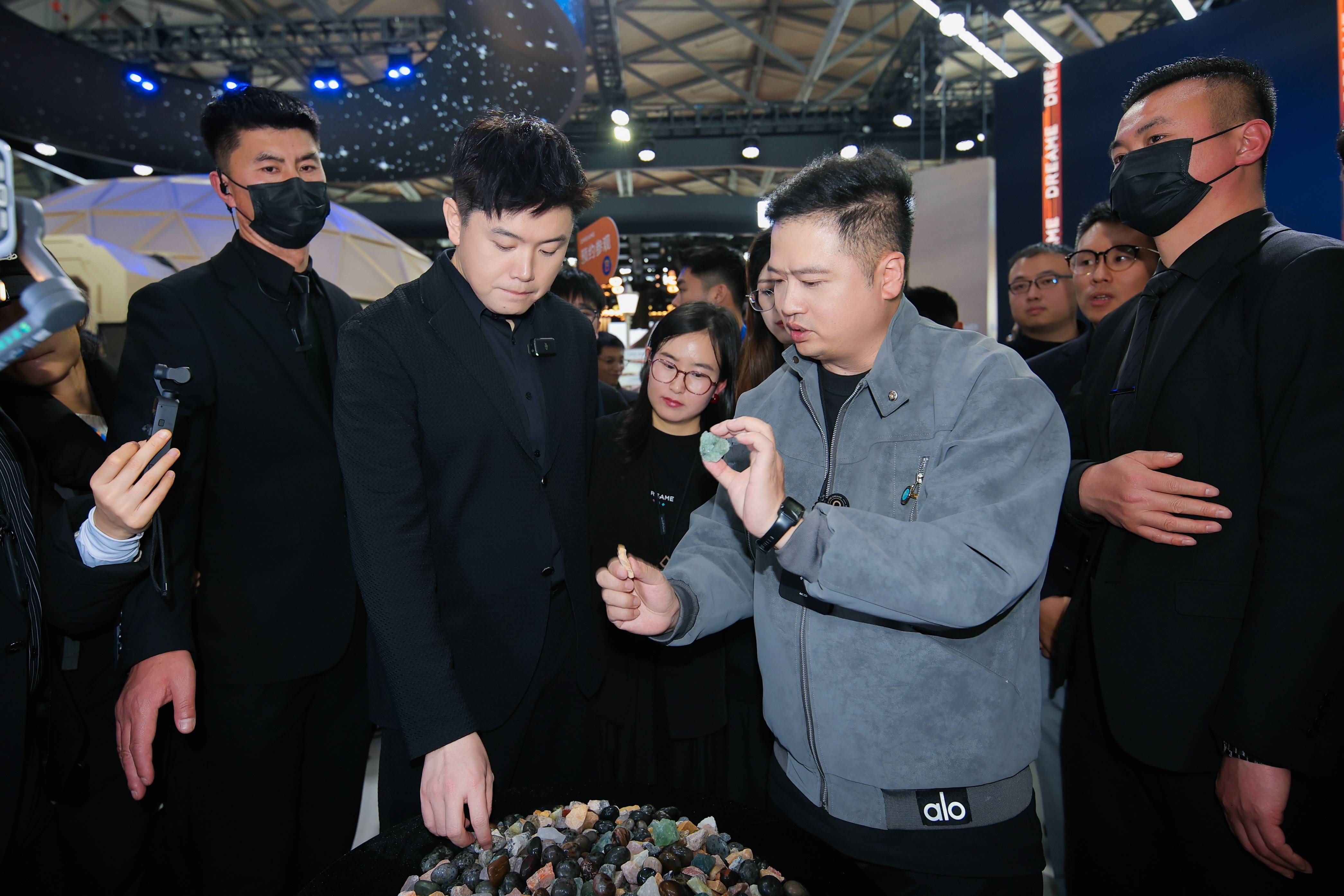 追觅生态竟藏着“大金矿”：自有矿山投产 年产黄金超1吨产值破10亿(图1)