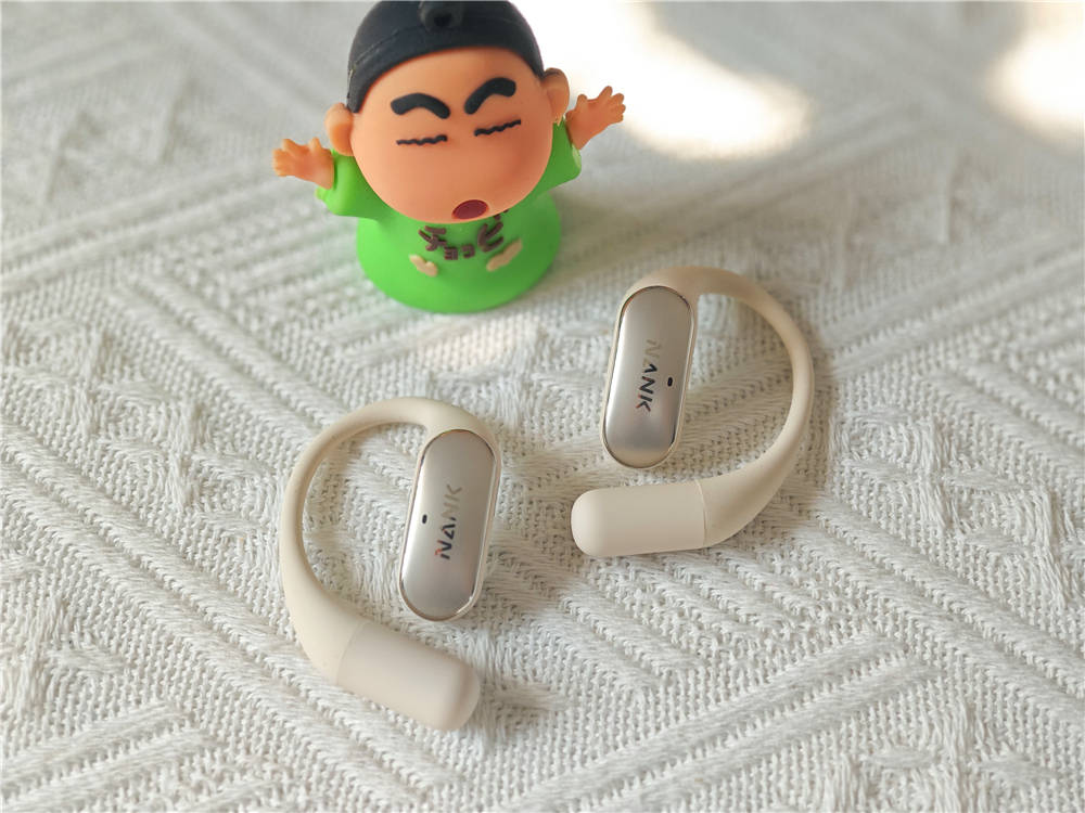 南卡OE Wing：轻若无感+AI助理，打造不一样的开放式耳机