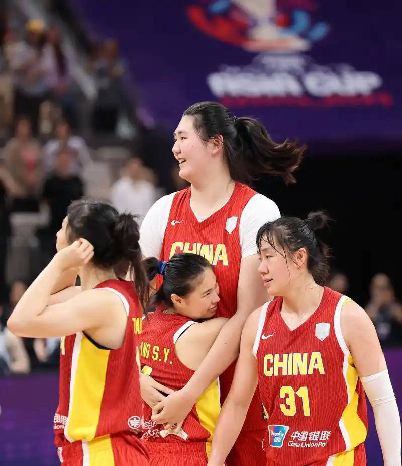 老将挺身而出，李梦或将回归？宫鲁鸣发声明确立场，王思雨态度坚决