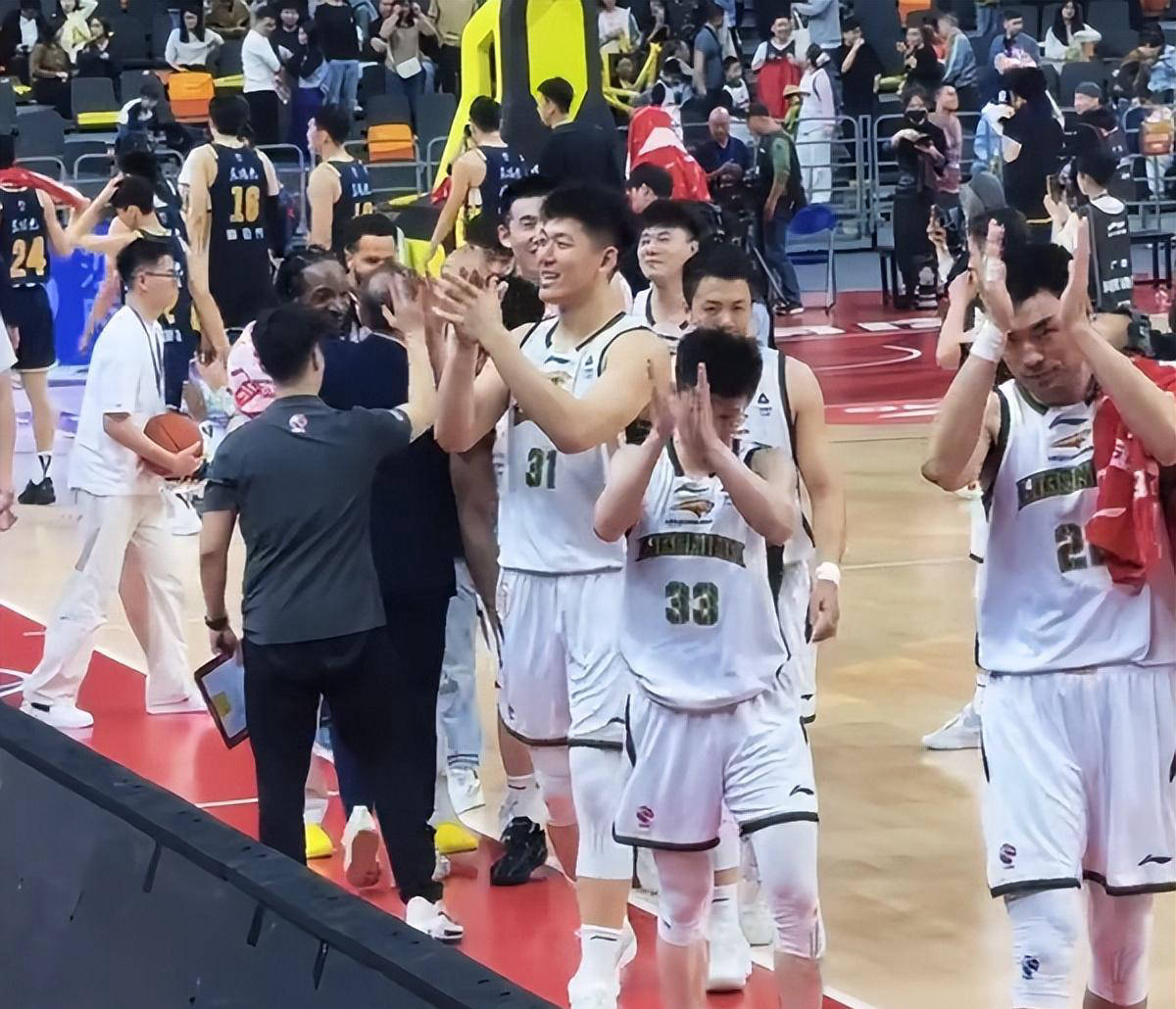 0分依旧难堪！广东惨败背后最失意之人：徐杰的低迷与球队困境