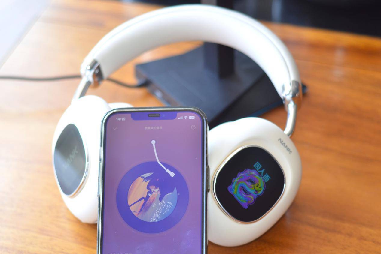 HiFi音质、智能交互灵动屏、AI智能，南卡SHOW头戴式耳机体验感拉满