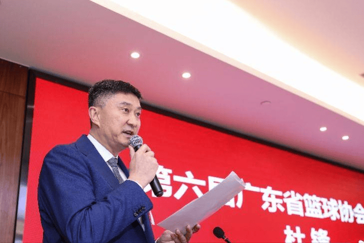 广东被绝杀仅一夜，杜锋独自返粤参加活动！只留助教带队备战引热议