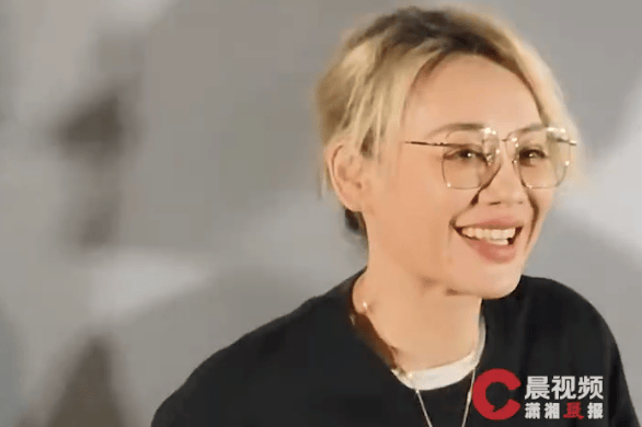 宁静谈中年女性爱情需求：忙碌无暇顾及，但理解陪伴之需