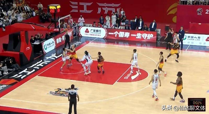 脸都不要了，领先8分被逆转，广东爆冷输江苏，杜锋再次被喊下课