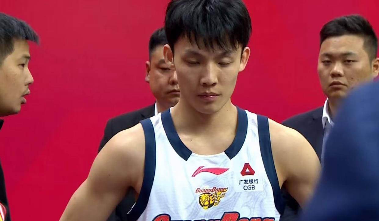 惨败江苏后杜锋坚决拒绝辞职，放弃沪粤大战专心参加活动引发争议