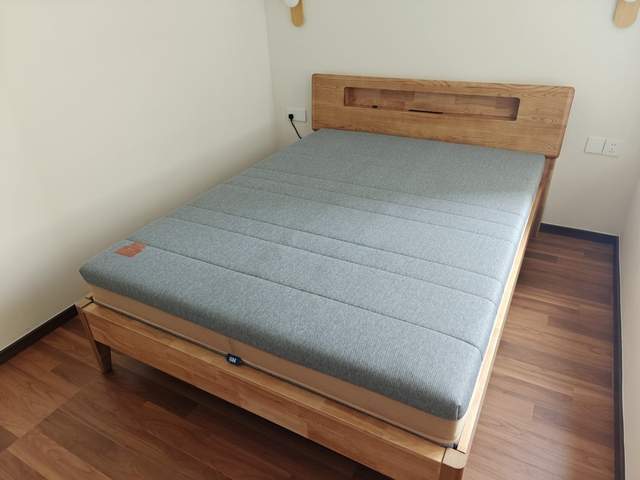 新房新体验：8H小金乌金石床垫，用矿物能量重塑黄金睡眠