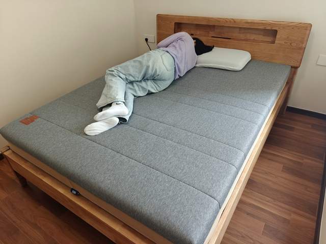 新房新体验：8H小金乌金石床垫，用矿物能量重塑黄金睡眠