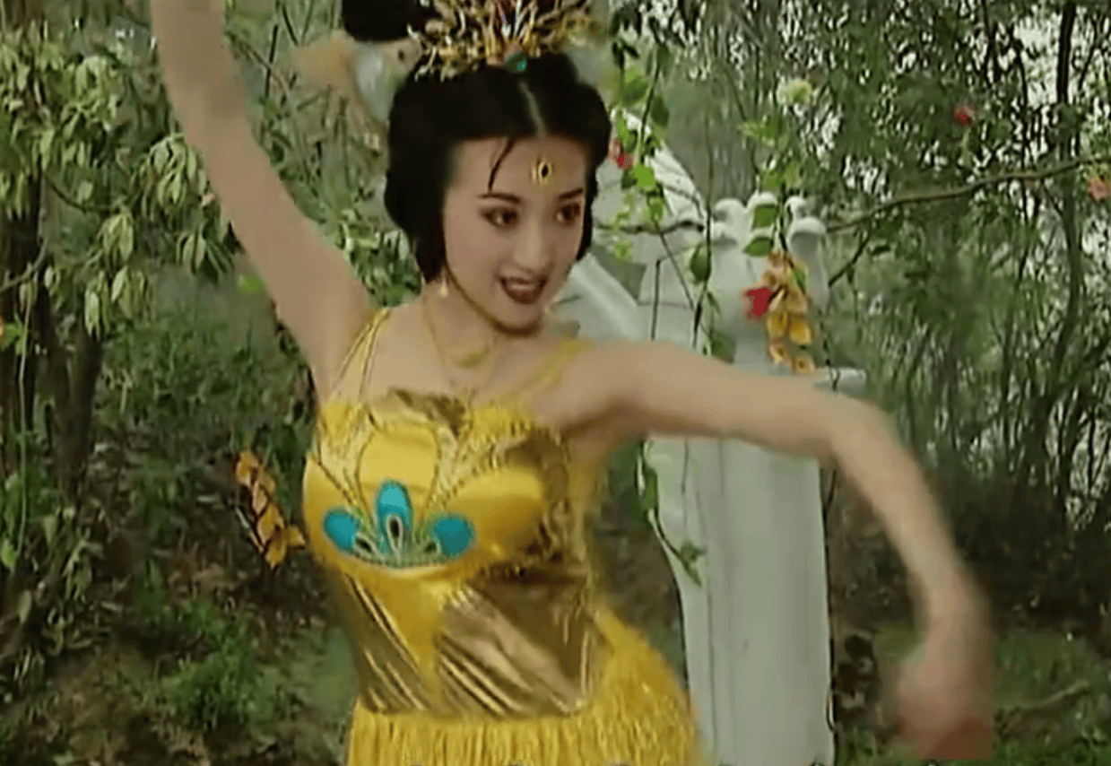 金巧巧首谈面部变化：年轻医美经历警示公众理性整容