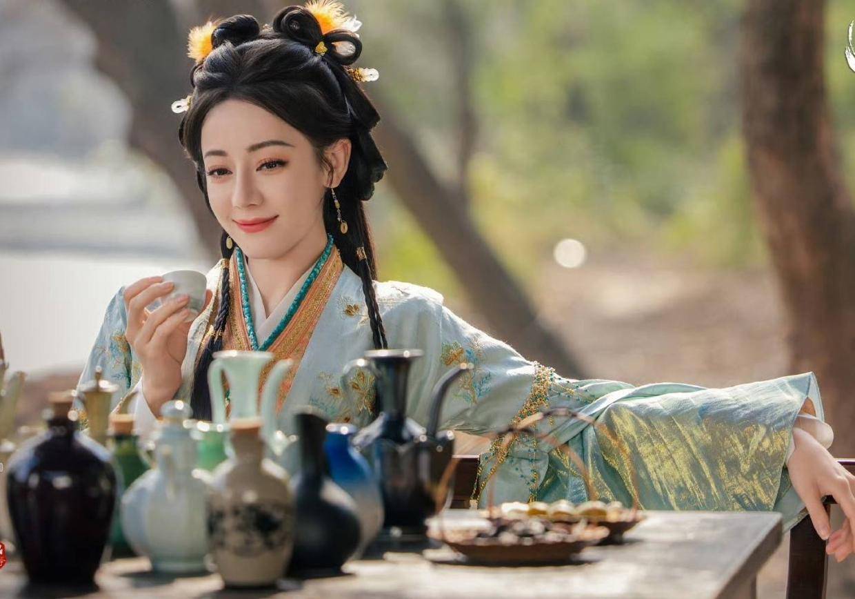 迪丽热巴鞠婧祎古装剧正面交锋？顶流对决揭示内娱生存法则