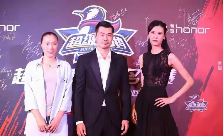 王仕鹏现状：全家定居广东，超模妻子风韵犹存，已是大学副教授