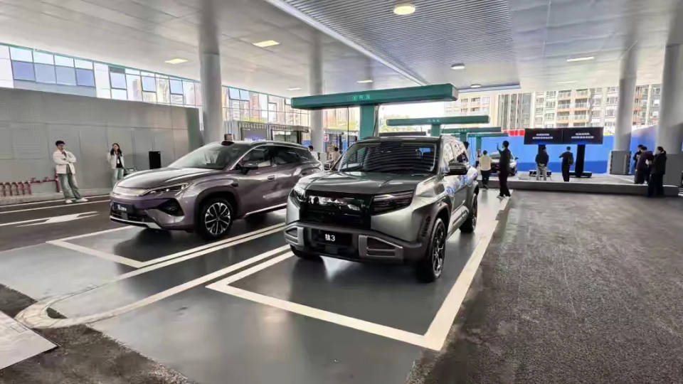 比亚迪年报炸了！营收8040亿，但最吓人的是这两笔钱！