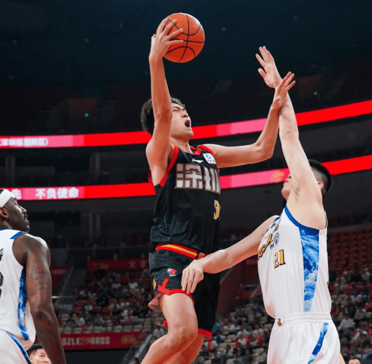 16中11爆砍32分！21岁小将打爆胡金秋朱俊龙，球迷：未来国家队主力