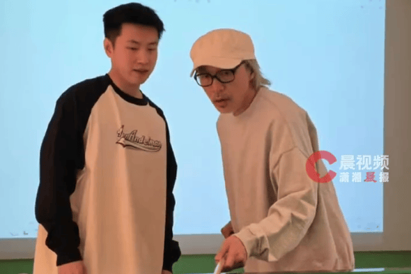赵心童谈与周星驰打台球：星爷球技出众，相处氛围融洽