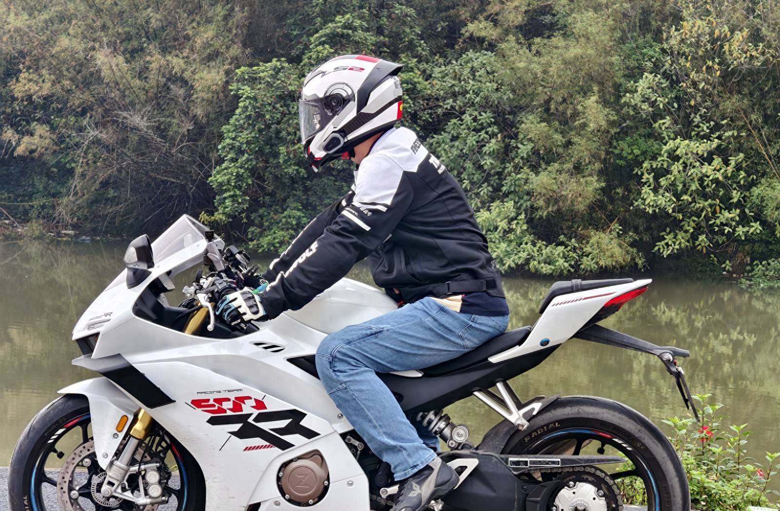 张雪500RR车主实测，Reso Pilot Lite耳机，对讲终于不掉链子了！