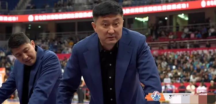 广东男篮死里逃生！16分逆转青岛，看看专家怎么说 杜锋奇阵立大功